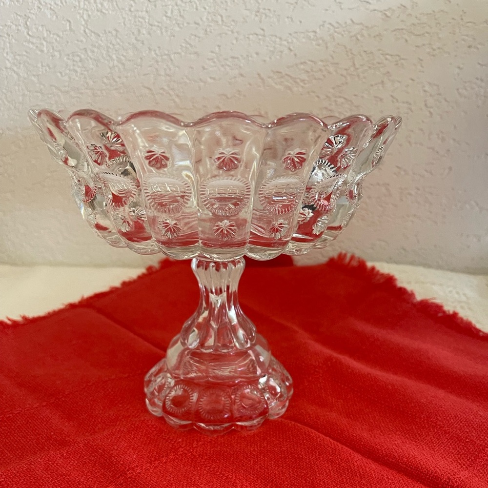 Vtg. Crystal Glass Compote Scalloped Pedestal candy Dish.